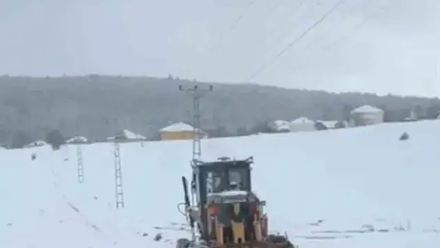 Karabük'te kar yağışı nedeniyle 109 köy yolu ulaşıma kapandı