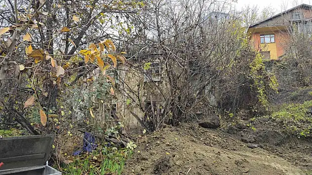 Karabük'te metruk binada çıkan yangın korkuttu