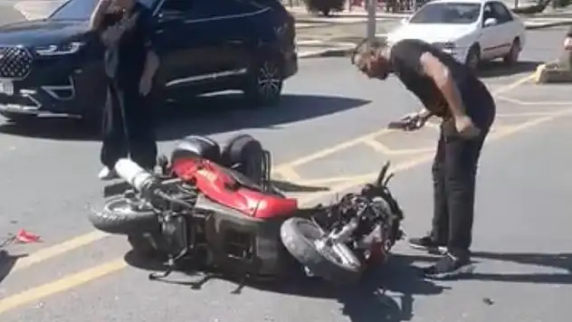 Karabük'te otomobille çarpışan motosikletli yaralandı