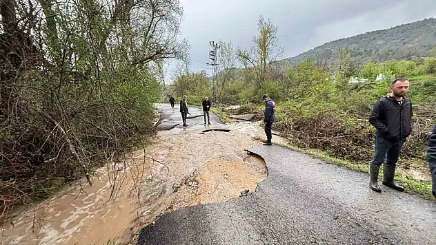 Karabük'te sağanak ve dolu su taşkınlarına neden oldu