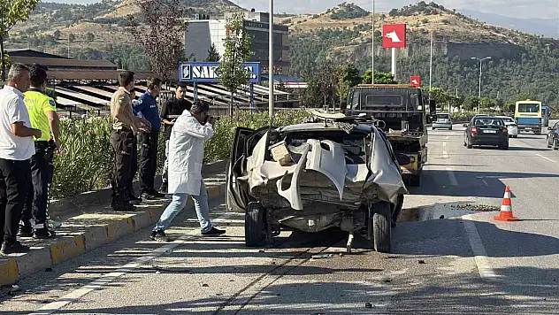Zincirleme kazada 1'i ağır 2 kişi yaralandı