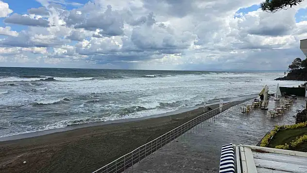 Karadeniz dalgalara teslim