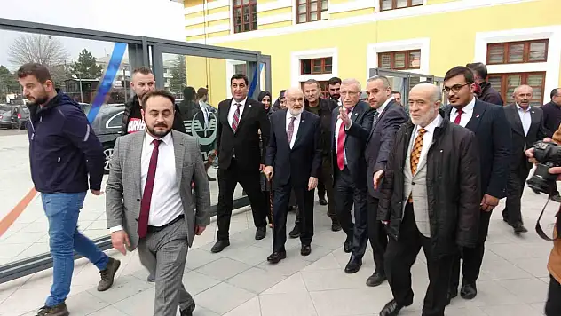Karamollaoğlu, eleştirdiği hızlı trenle Ankara'ya geri döndü
