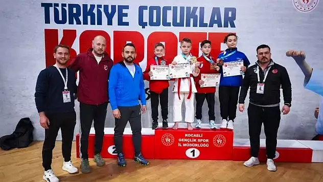 Karatede 3 madalya
