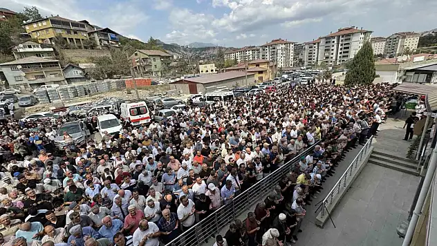 İş kazasında yaşamını yitiren Yağız'ı yüzlerce kişi uğurladı