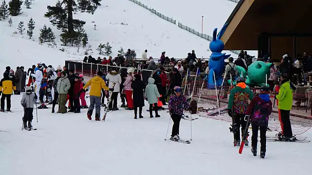 Kartalkaya'da tatilciler pistleri doldurdu