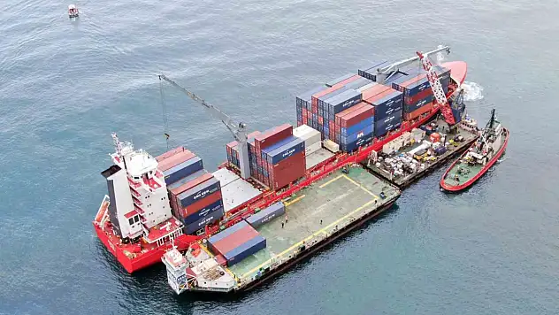 Cide'de karaya oturan yük gemisinde tahliye çalışmaları sürüyor