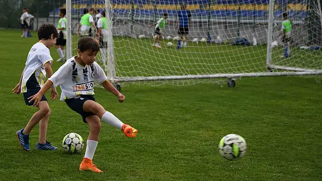 Kastamonu'da 120 çocuk yaz tatilini futbol okulunda değerlendirdi