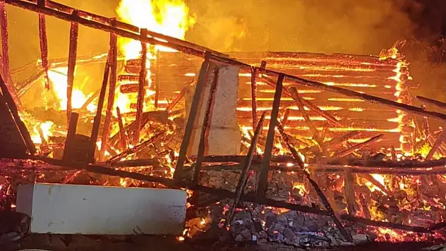 Alevlere teslim olan ev kullanılamaz hale geldi