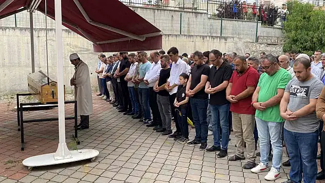 Kastamonu'da baraj gölünde hayatını kaybeden çocuk son yolculuğuna uğurlandı