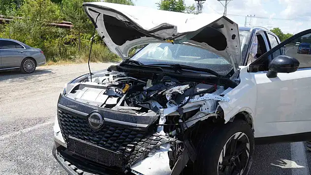 Cip ile otomobil çarpıştı: 1'i ağır 5 yaralı