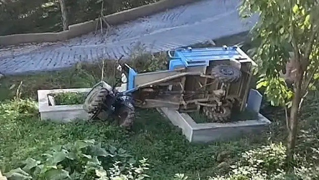 Kastamonu'da devrilen patpatın altında kalan sürücü yaralandı