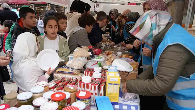 Kastamonu'da Gazze için hayır çarşısı kuruldu
