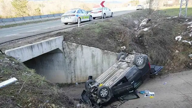 Kastamonu'da hafif ticari araç şarampole uçtu: 1 ölü