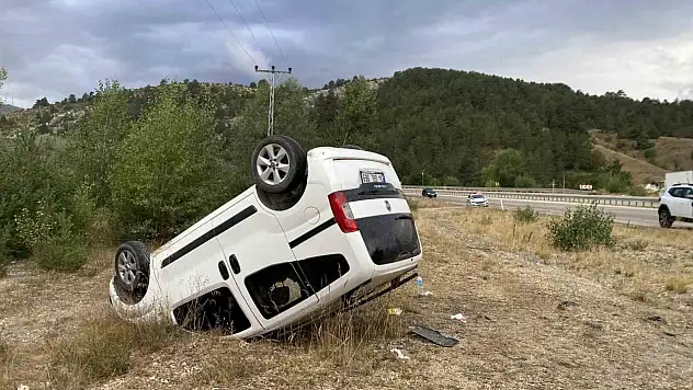 Kastamonu'da hafif ticari araç takla attı: 4 yaralı