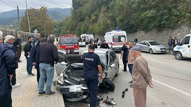 Kastamonu'da iki otomobil çarpıştı: 4 yaralı