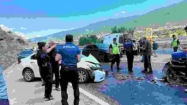 İki otomobil çarpıştı: 5 yaralı