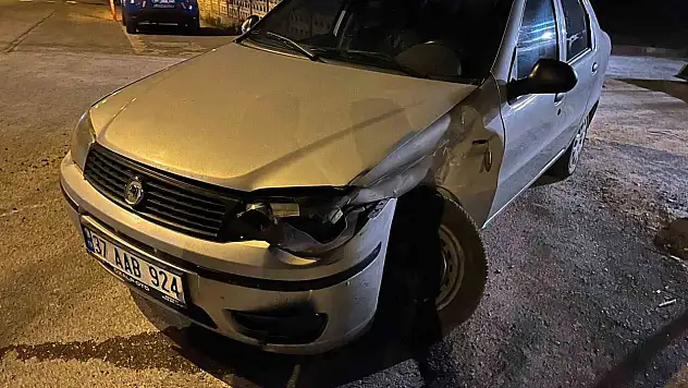 İki otomobil çarpıştı: 2 yaralı