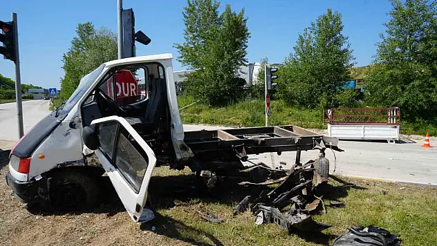 Kastamonu'da kamyonet ile otomobil çarpıştı: 3 yaralı