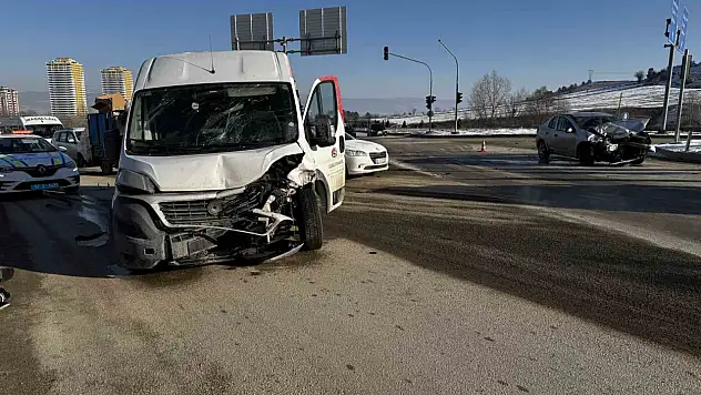 Kastamonu'da minibüs ile otomobil çarpıştı: 1 yaralı