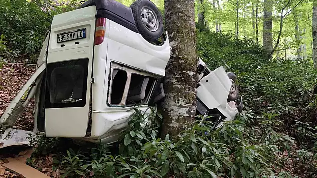 Kastamonu'da minibüs ormanlık alana yuvarlandı: 10 yaralı
