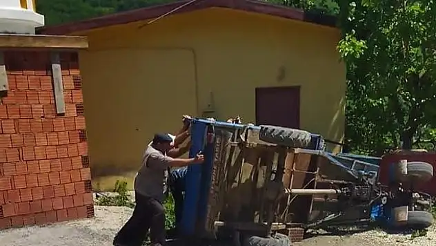Kastamonu'da pat-pat devrildi: 2 yaralı