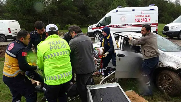 Kastamonu'da takla atan otomobildeki yaşlı çift yaralandı