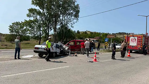 Kastamonu'da Tofaş otomobil ile hafif ticari araç çarpıştı: 5 yaralı