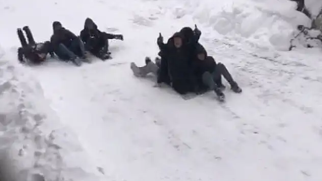 Kastamonu'da vatandaşlar karın tadını kızaklarla çıkardı
