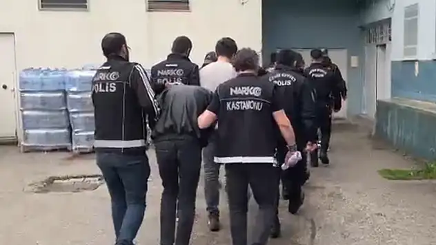 Kastamonu'da zehir tacirlerine yönelik operasyonda 5 şüpheli tutuklandı