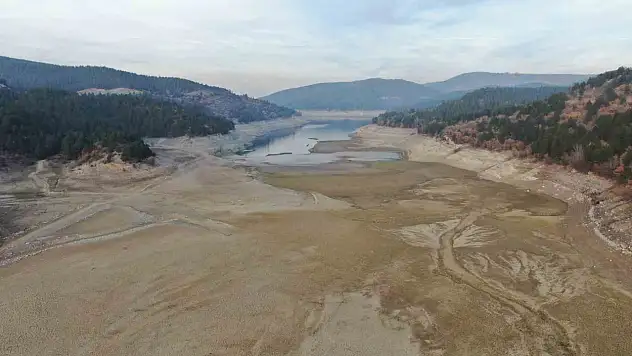 Kastamonu'nun su ihtiyacını karşılayan baraj gölünün büyük kısmı kurudu