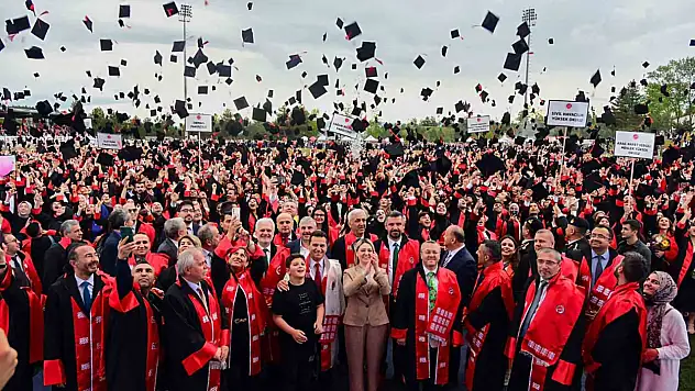 Kastamonu Üniversitesi'nde 4 bini aşkın öğrencinin mezuniyet coşkusu