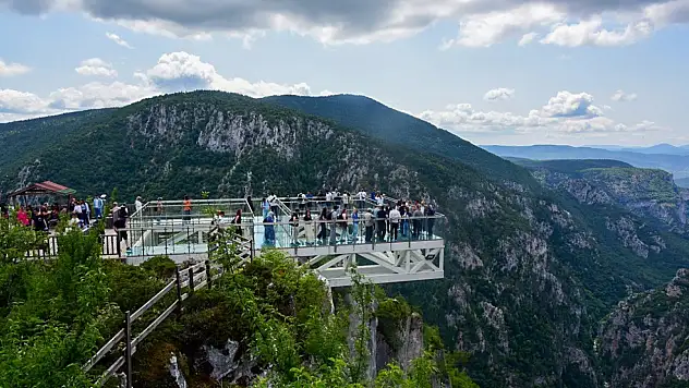 Kastamonu Üniversitesi, yılın stresini doğada attı
