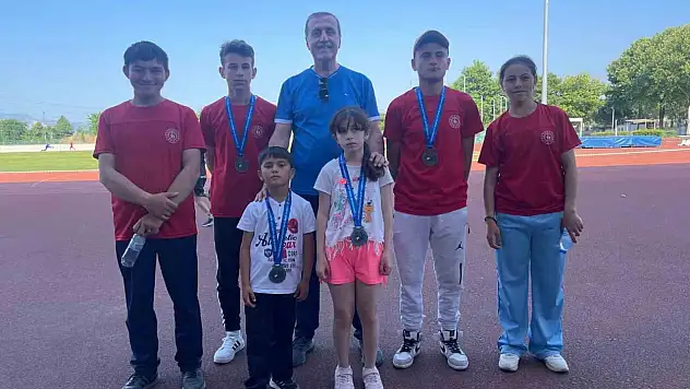 Kastamonulu işitme engelli sporcular şampiyonadan derecelerle döndü