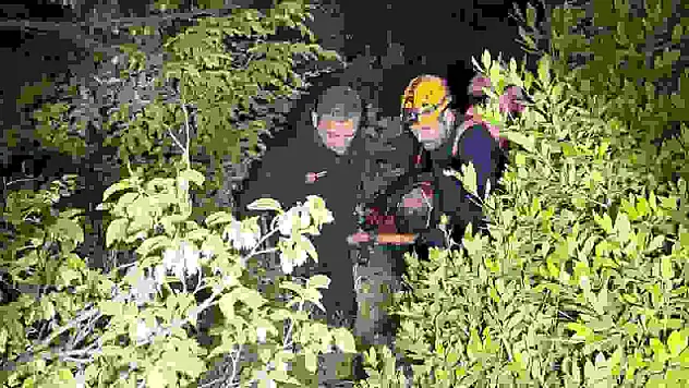 Kayalıklardan düşen amatör balıkçıyı AFAD ve itfaiye ekipleri kurtardı