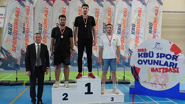 KBÜ'deki spor oyunlarında dereceye girenlere ödülleri verildi