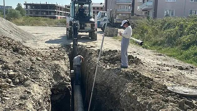 Kemerköprü'de yağmur suyu hattı çalışması