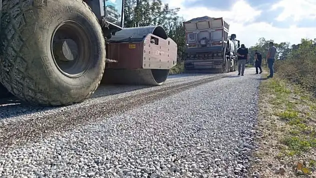 Kış öncesi köy yollarında yoğun çalışma