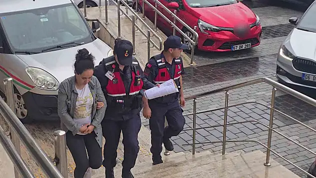 Kızlarını zincire bağlayan anne ve baba tutuklandı: 4 çocuk koruma altına alındı