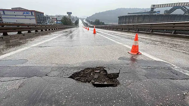 Köprü girişindeki çatlaklar tehlike oluşturuyor