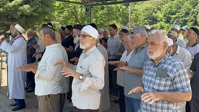 Kuraklığa çare arayan köylülerden yağmur duası