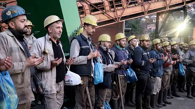 Maden ocağında hayatını kaybeden 8 işçi dualarla anıldı