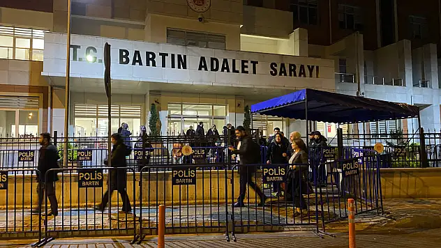Madenci yakınlarından sanık yakınlarına tepki