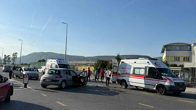 Menteşe'de trafik kazası: 2'si çocuk 3 kişi yaralandı