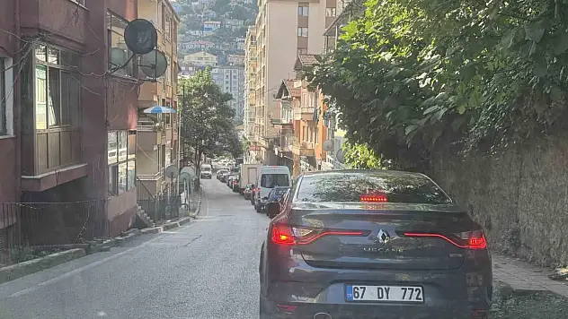 Metrelerce araç kuyruğu oluştu, sürücüler zor anlar yaşadı
