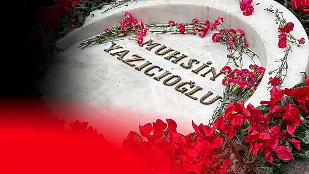 Mezarı başında dualarla anıldı