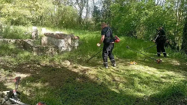Mezarlıklarda bayram temizliği