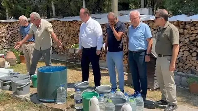Milletvekili Akay, su sorunu yaşayan Yazıköy halkı ile bir araya geldi