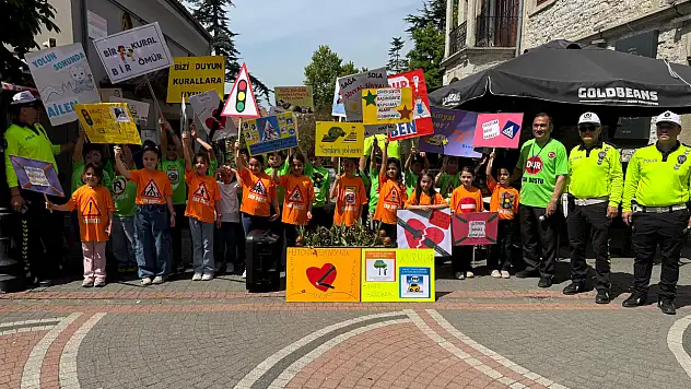 Miniklerden Trafik Haftasında anlamlı etkinlik