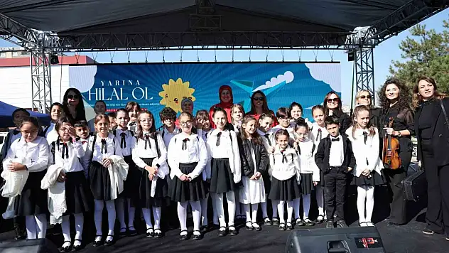 Miniklerin keman gösterisi